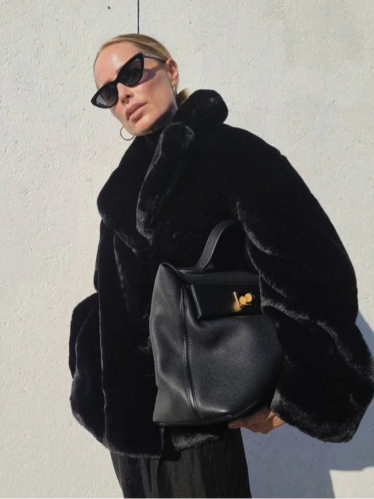Fluffy Lapel Black Faux Fur Winter Coat Oversized Long Sleeves Loose Short Jacket Design New 2025 Solid Color Commute Streetwear