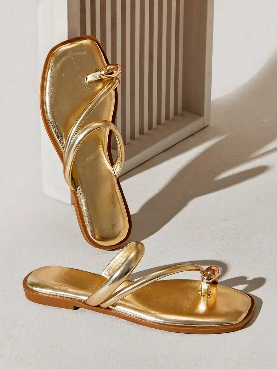 Womens Square Toe Minimalist Metallic Gold Accent Ring Toe Flip-Flop Sandals view 3