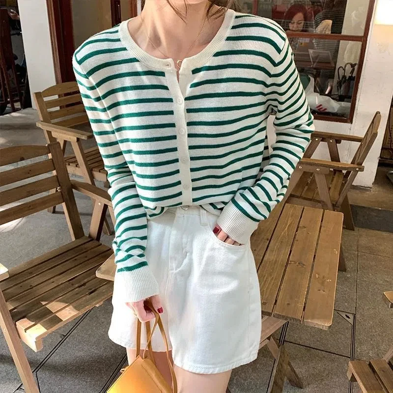 Sweet Fresh Autumn 2024 Women\'s New Patchwork O-Neck Button Striped Fashion Loose Minimalist Casual Knitted Long Sleeved Tops