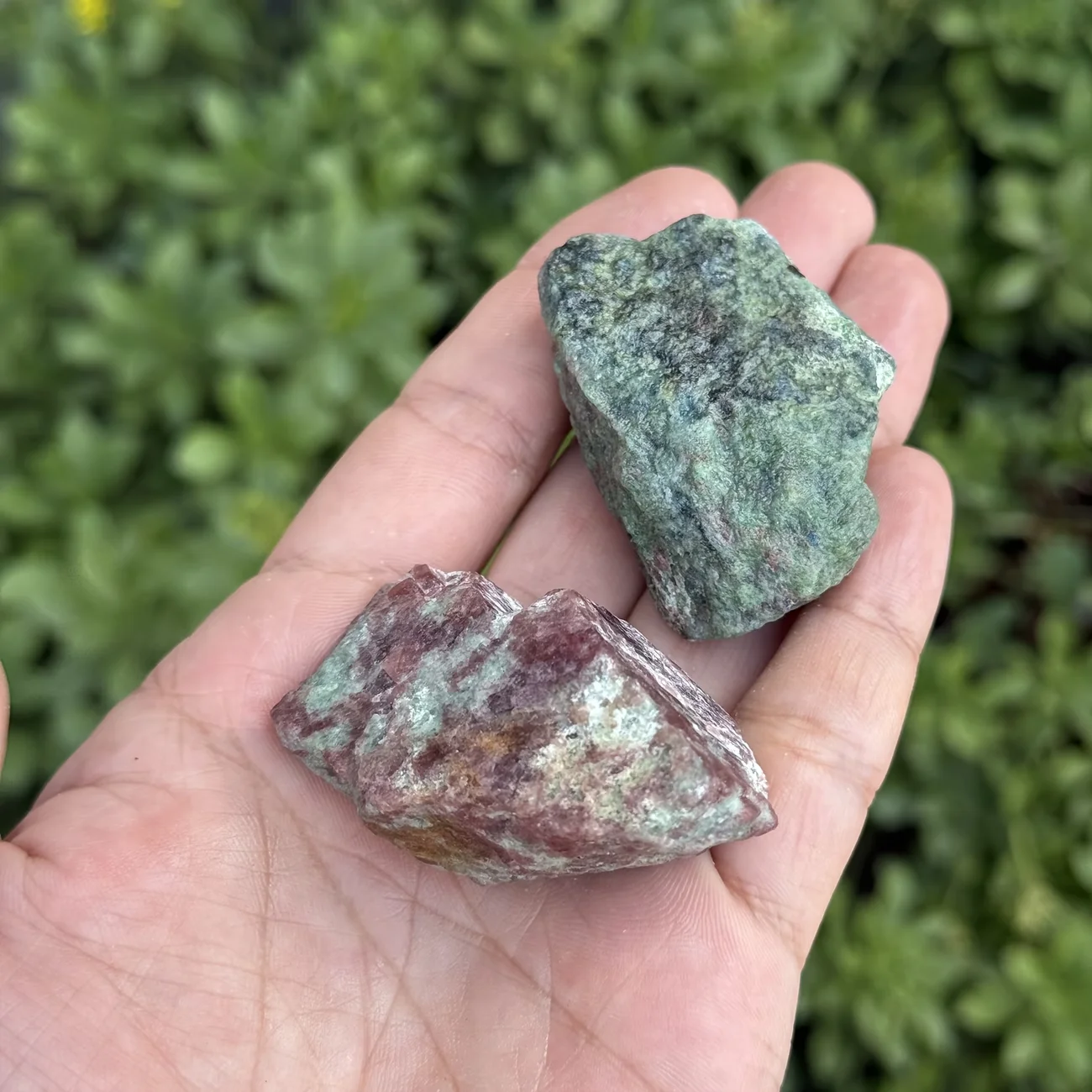 Natural Red Green Garnet Rough Stone Natural Crystal Mineral Specimen Loose Gemstone Wholesale For Collection Jewelry Making