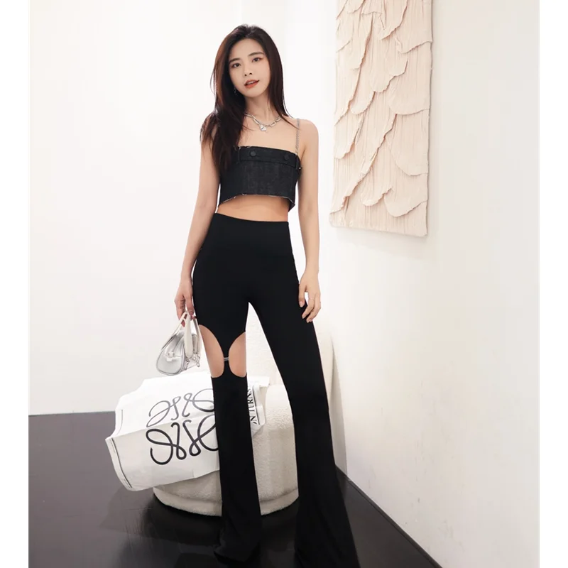 2023 Women's Clothing Design Sense Black Short Denim Suspender High Waist Slim Single Side Hollow-out Speaker Casual Pants Suit