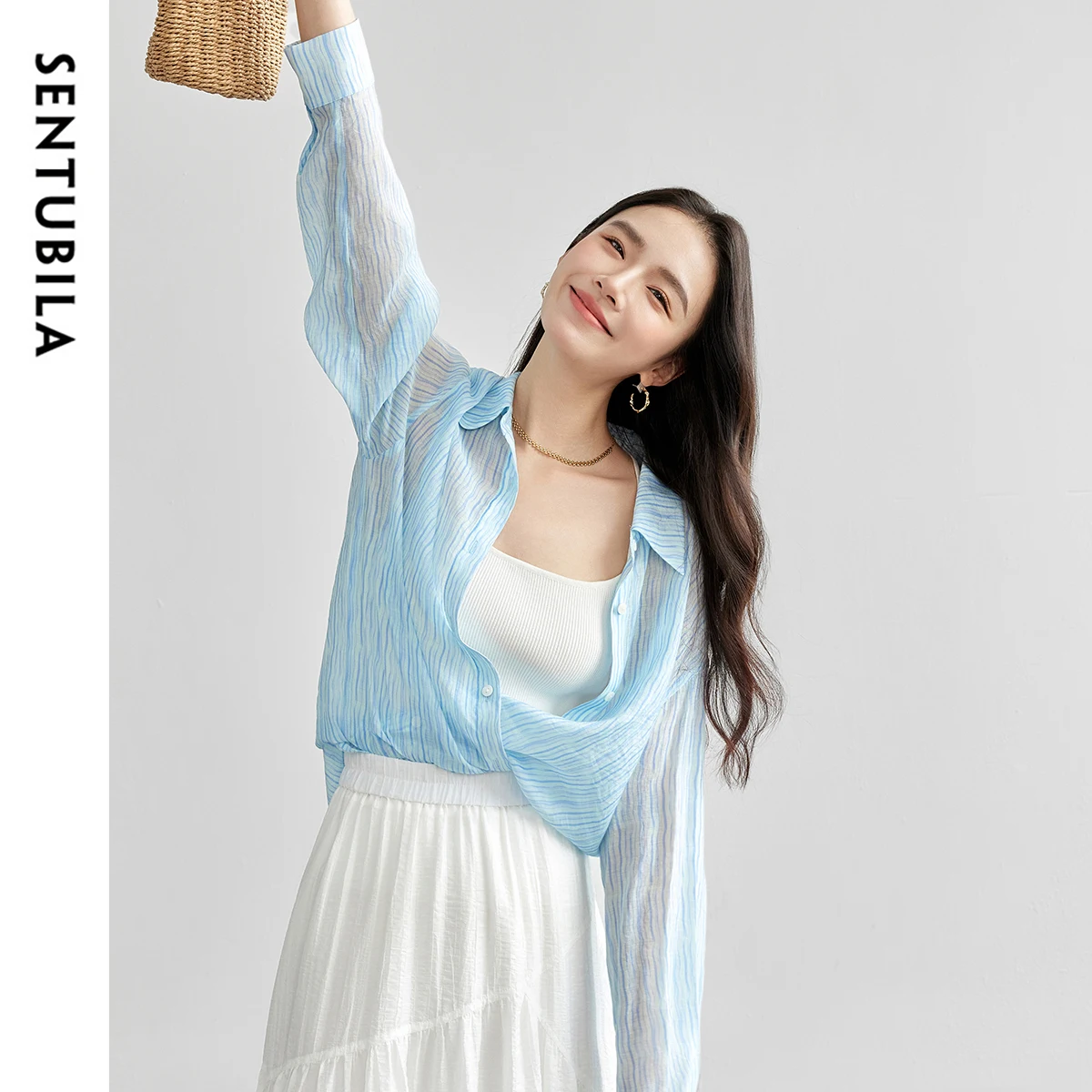 SENTUBILA Camicia a maniche lunghe moda per donna 2025 Primavera Nuova protezione solare traspirante a righe allentate parasole Beach Top 151C58263