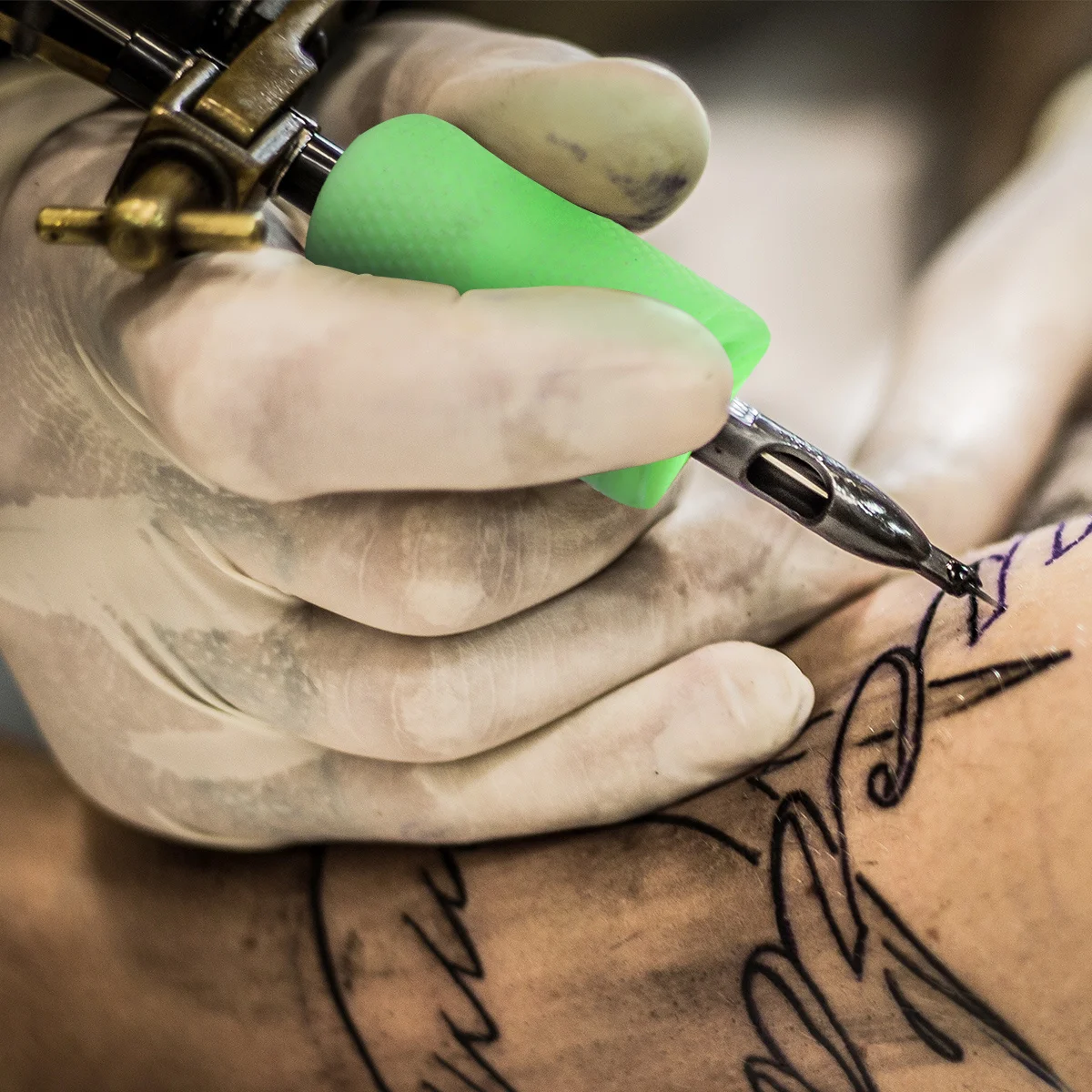 

Silicone Grip Cover For Hand Grip Machine Food Grade Anti-Slip Vibration Absorption Handle Cover Green Tattoo Accessory