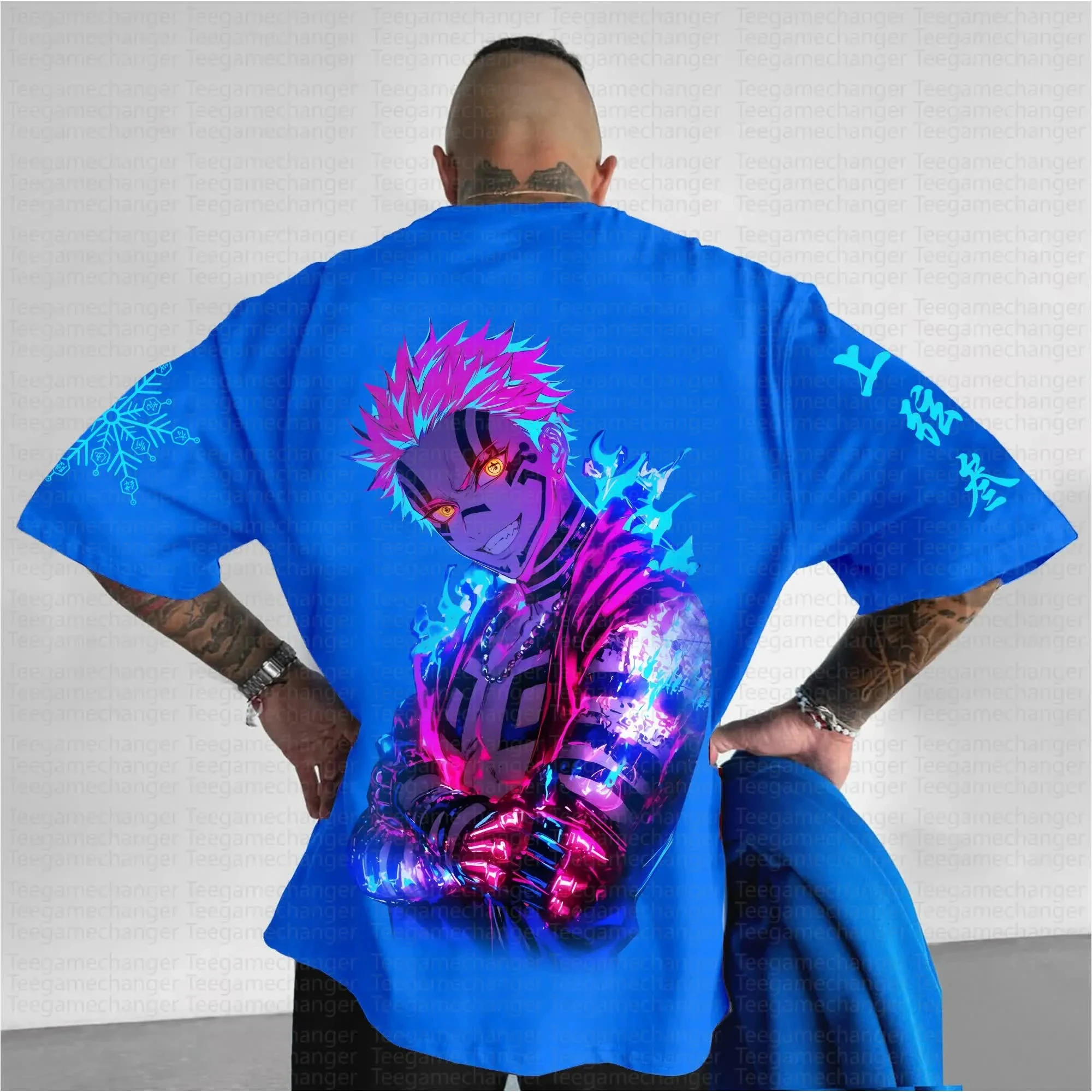 Blaues Baumwoll-T-Shirt, Demon Slayer-Rückendruck, rosa Haarfigur, lila Rüstung, blaue Flamme, vorne auf der Brust, Text, lässige Streetwear