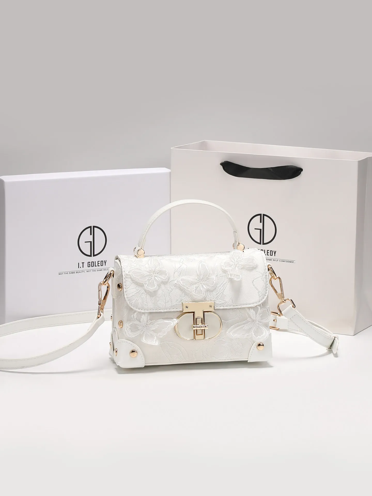 Elegant and Delicate Handheld Box Bag with Beautiful Lace Butterfly and Premium Metal 2026 Women's Versatile Single Shoulder Bag