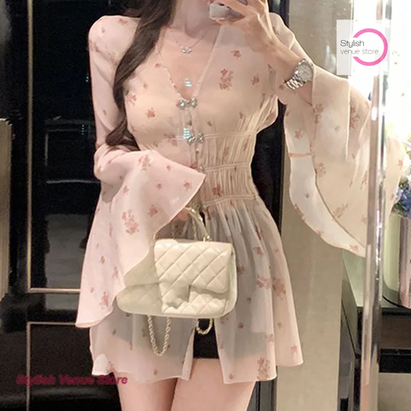 

Korean floral flared sleeve shirt women's spring and summer new fashion sweet sunscreen Joker V-neck casual Joker waist dress