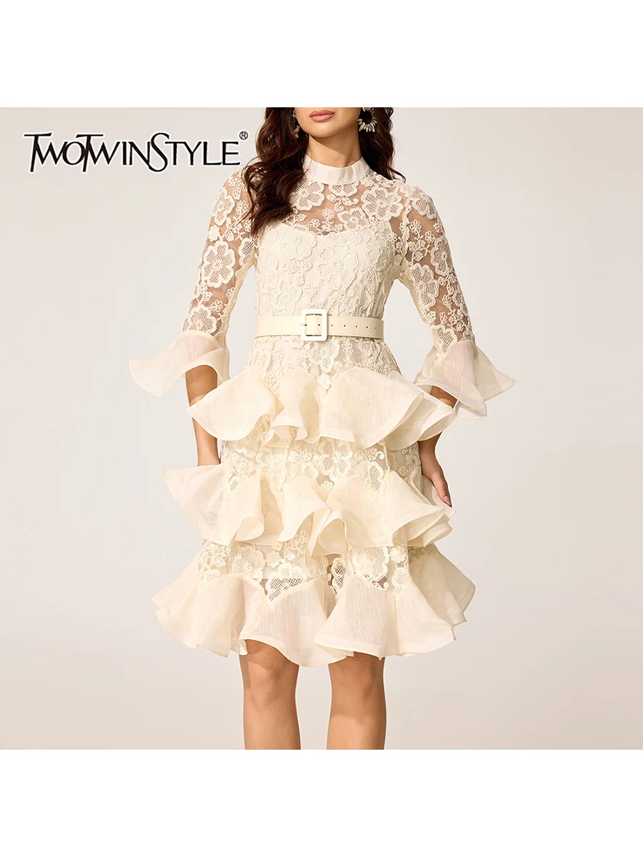 TWOTWINSTYLEsolid pure épissé broderie robes pour femmes col rond demi manches Patchwork volants plis robe femme nouveau