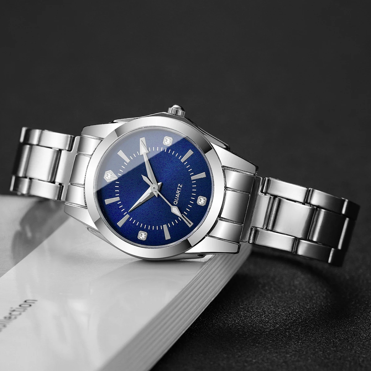 Relojes clásicos de moda con incrustaciones de diamantes de imitación para Mujer, relojes de pulsera informales de cuarzo con tira de acero, Reloj para Mujer (sin caja)