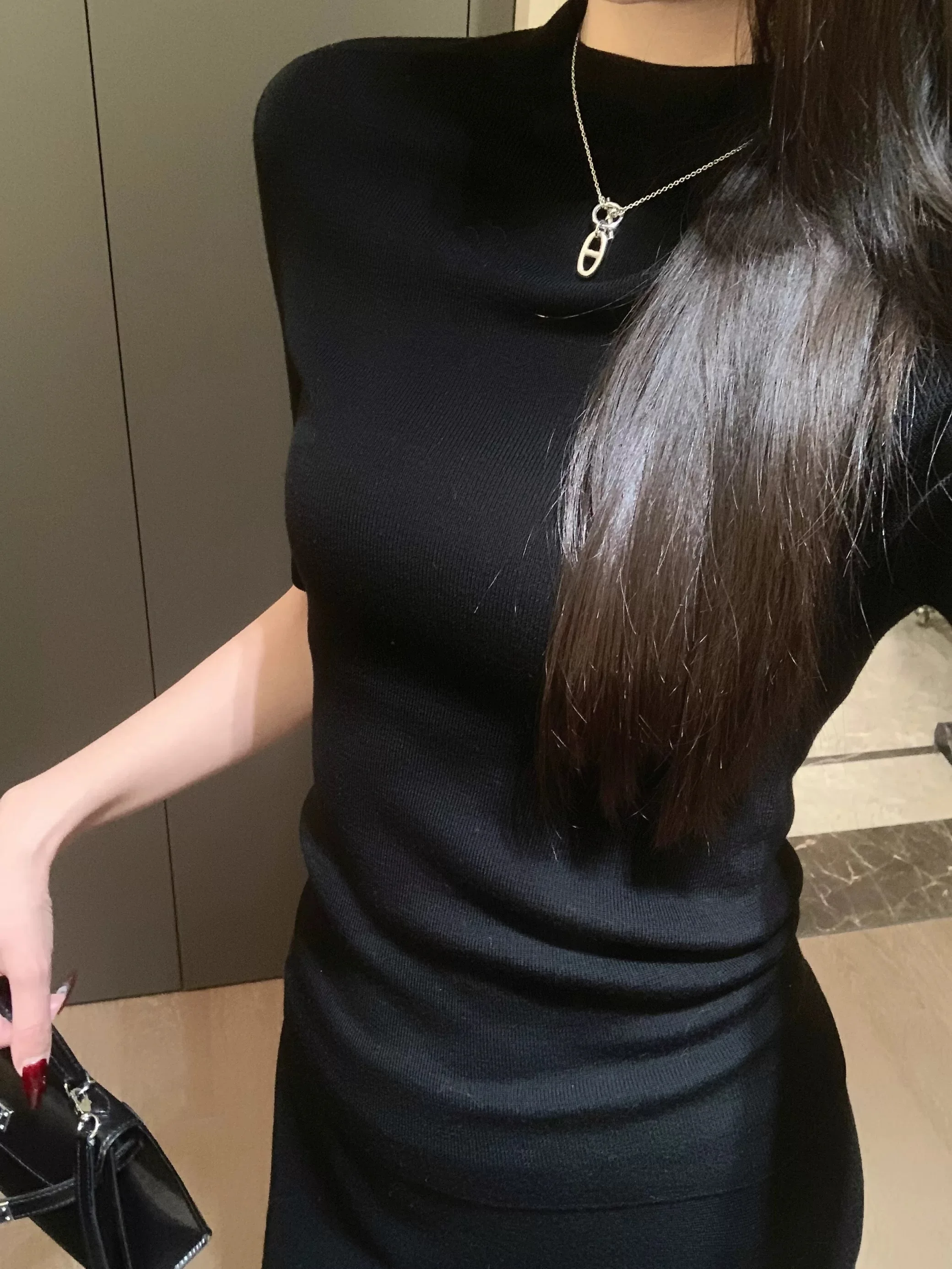 Seamless women's semi-high-necked semi-sleeve bottoming shirt slim shirt five sleeves
