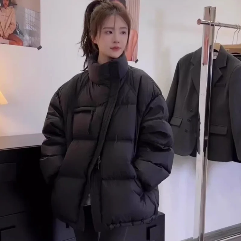 Damen-Winter-Daunenjacke im neuen Stil, Stehkragen, übergroß, verdickt, modisch, locker sitzend, High-End-Mantel im Brotstil