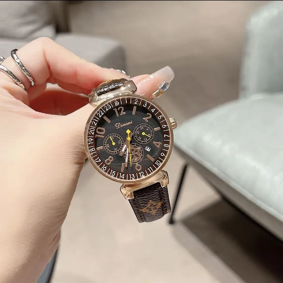 Montre pour femmes, niche leggère, luxe, haute quality, retro, simple, tempérament, marque d'étudiant authentique, tendance 2025