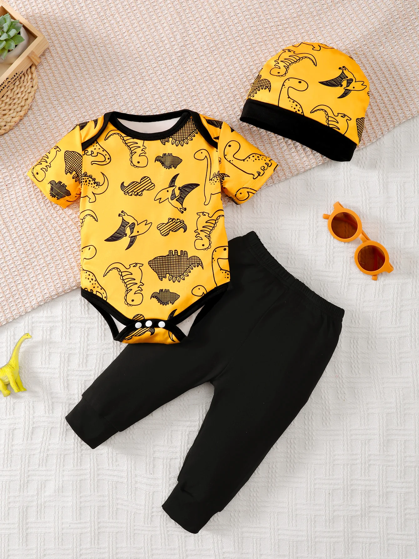 0-18M Summer Baby Boys Casual Three-Piece Yellow Short-Sleeved Cartoon Dinosaur Print Clothes With Black Pants And Cute Hat