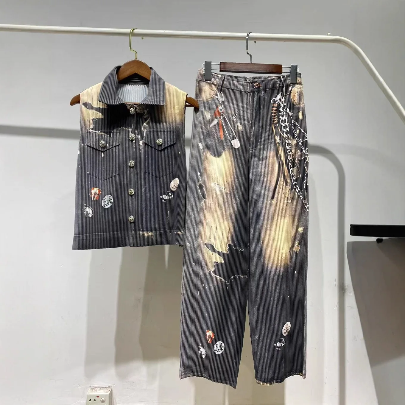 

Miyake Folds 2026 New Spring and Fall Denim Suit Two-piece Foreign Fashion Casual Pleated Vest Pants Women's Matching Pleated