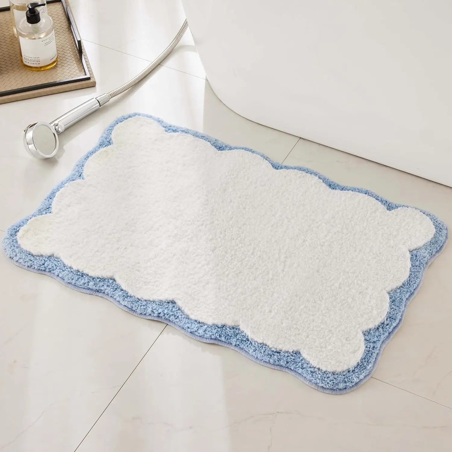 

Luxury Microfiber Bathroom Rugs, White with Blue Scalloped Piping, Anti-Slip Absorbent Mat for Tub Shower Floor