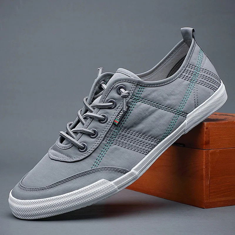 New Men\'s Canvas Shoes Breathable and Lightweight Shoes Male Shoes Casual Sneakers Loafers Slip-on Shoes