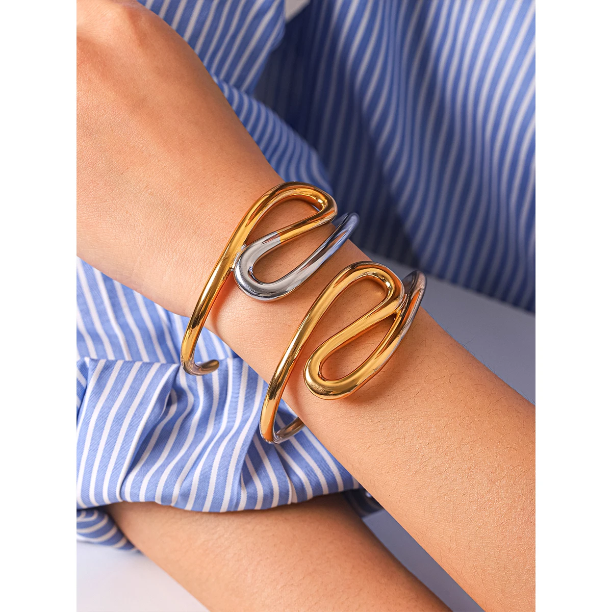 

Stainless Steel 18K Gold Plated Double U Open Cuff Bracelet Waterproof Hypoallergenic for Women Daily Wear Gift