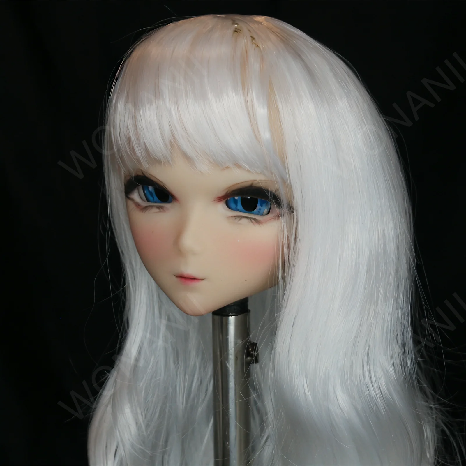 تستخدم تقنية TPE العالية الجودة في تمارين المكياج وتصميم الشعر والإبداع الفني.