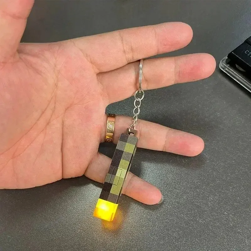 MC Game Mini Torch مصباح يدوي LED ضوء المدمج في نوع البطارية الشعلة المفاتيح على ظهره قلادة هدية مصغرة زينة زخرفية