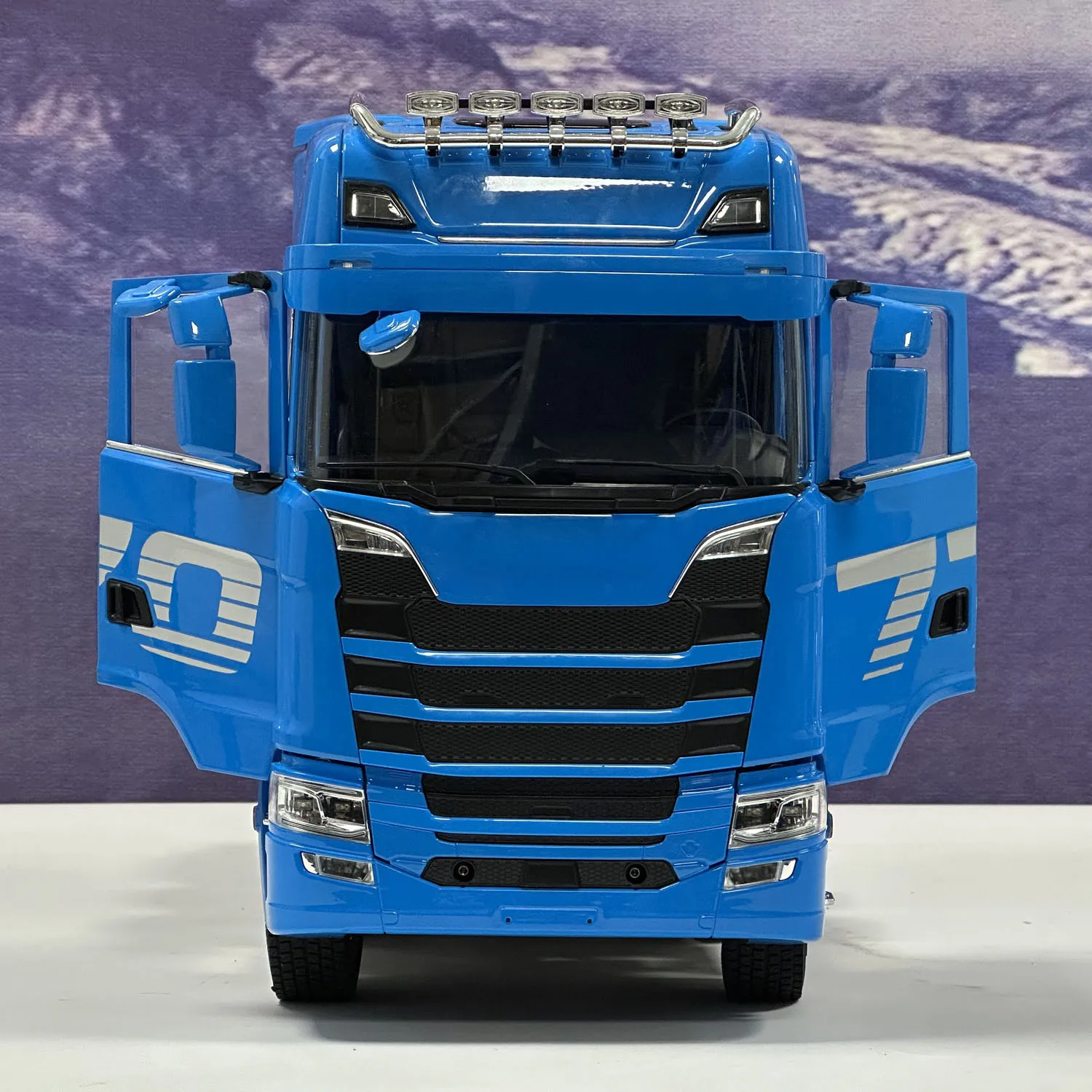 

Metal RC Tractor Truck 8×8 1/14 RC Lorry Vehicles Chassis Openable Doors Remote Control Lights Sounds System 2-Speed Gearbox Toy