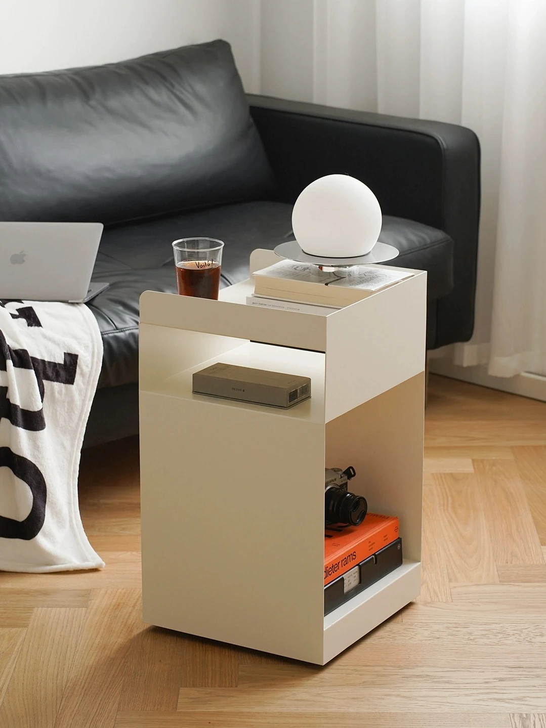 Nordic sofa side table, movable corner table, living room, modern and minimalist small side table, bedside side cabinet