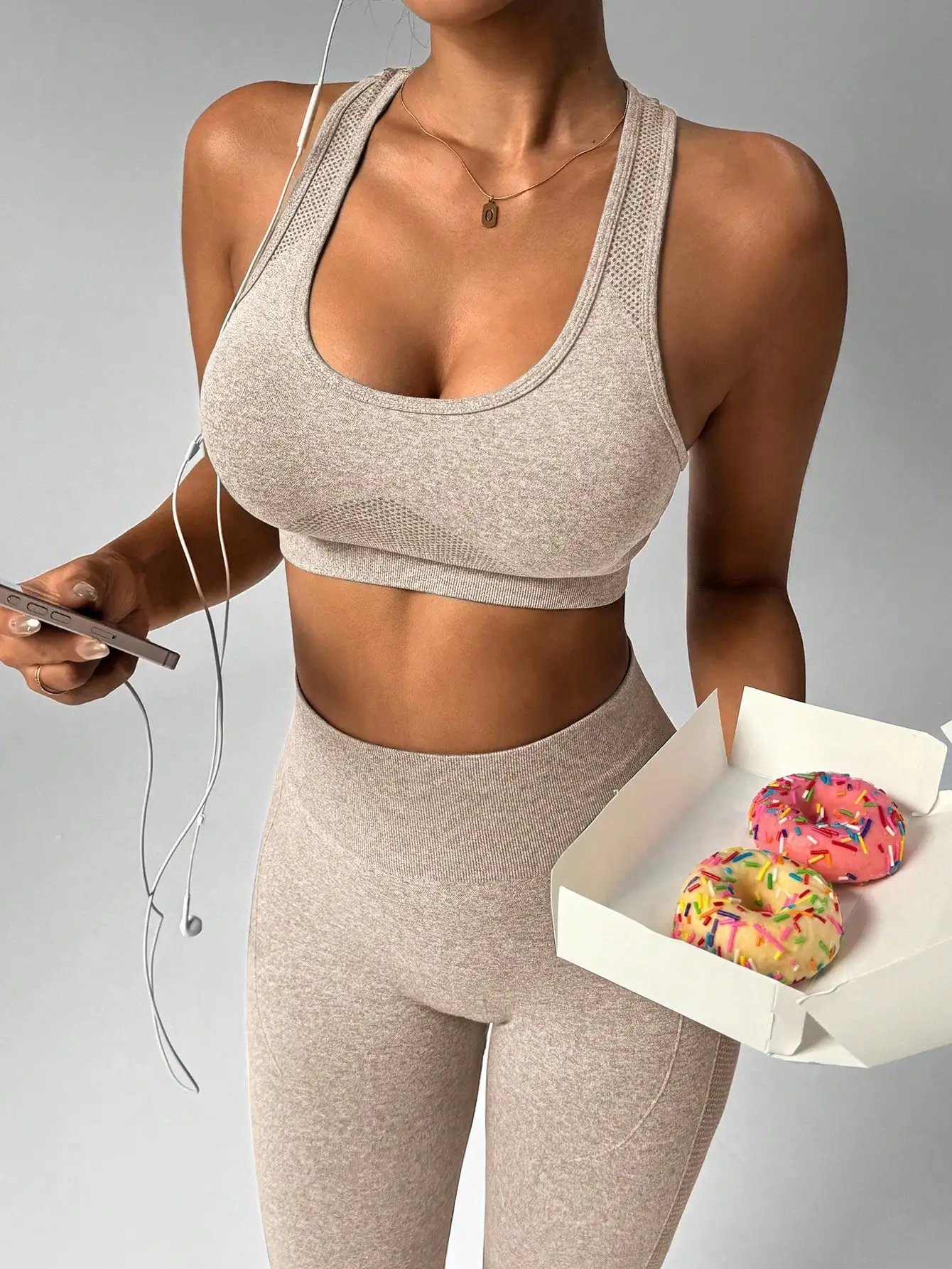 

Женский спортивный комплект: спортивный бюстгальтер и леггинсы с высокой талией