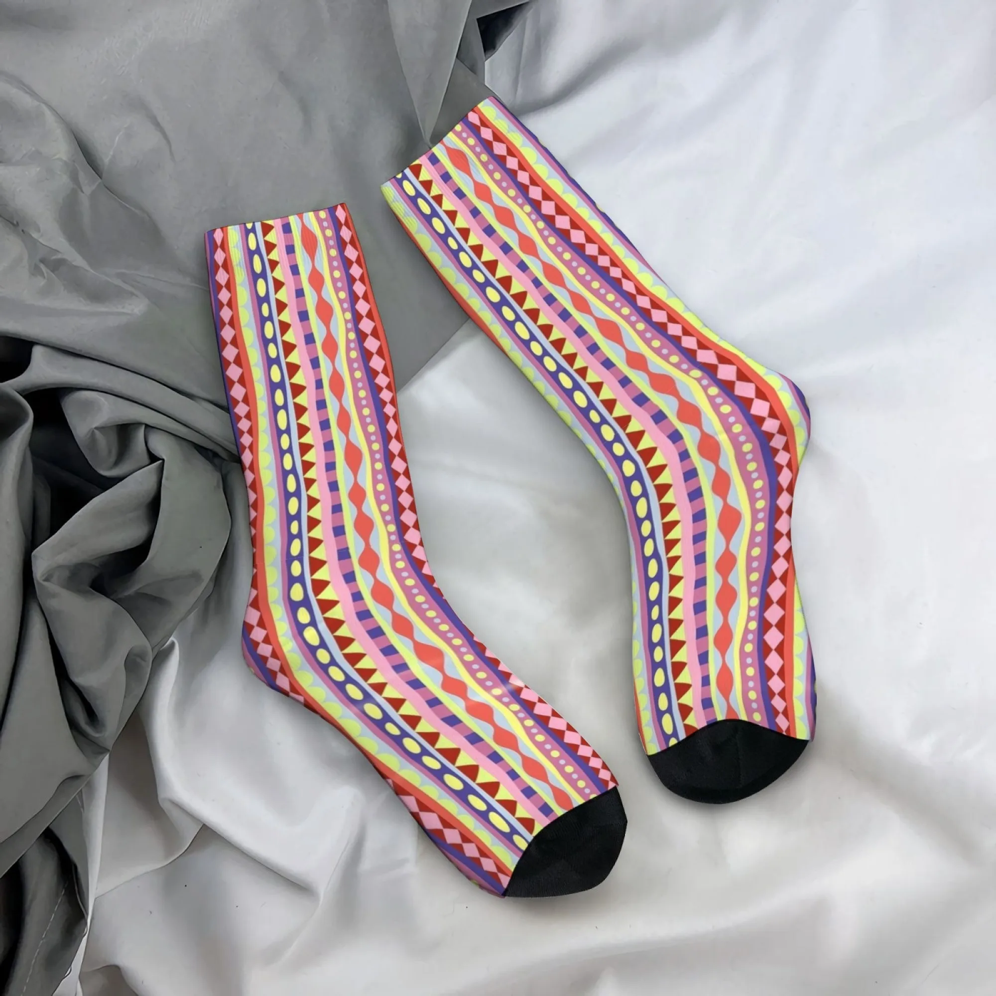 Herrensocken im ethnischen und stammesgetreuen Stil, neuartige, fröhliche Freizeitsocken, elastische, atmungsaktive, rutschfeste, bequeme Harajuku-Sportsocken