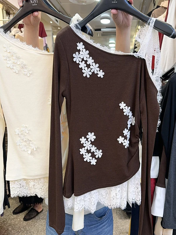 

Women's Lace Patchwork Long Sleeved Top 2025 Autumn New Three-dimensional Flower Skew Collar Fake Two-piece Base Shirt