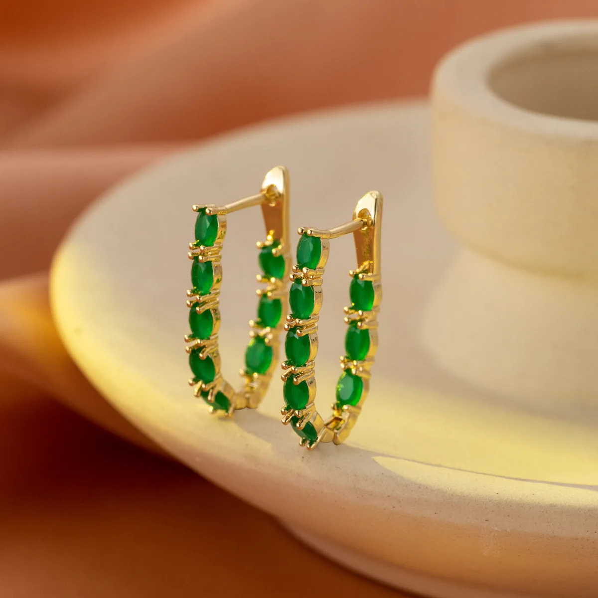 Simple Exquisite Green Zircon U-Shaped Stud Earrings Studs for Women Fashion Personality Ladies Street Shot Earring Jewelry