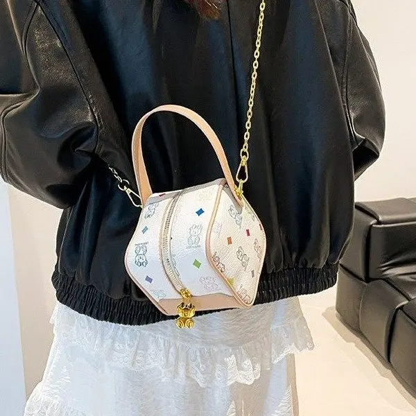 

2025 Summer 282 New Shoulder Bag Zipper Small Square Bag Fashion Handbag Trend Simple Casual Versatile