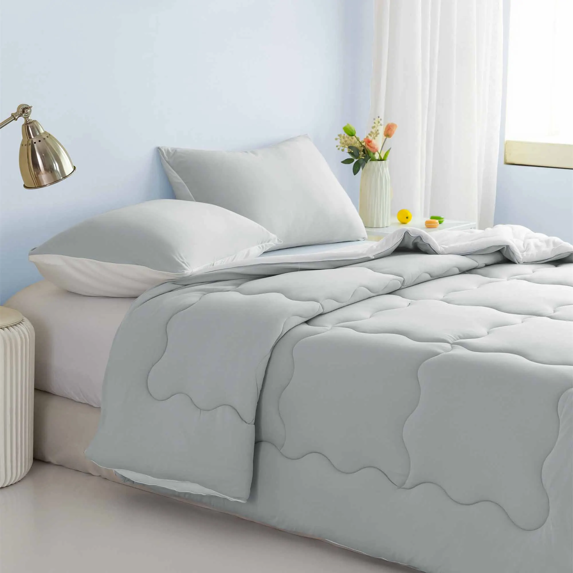 Cozy Fully Breathable Bedding 1 Down Alternative with 2 Pillowcase,comforter bedding sets,Light Grey and White.Queen/Full Size.