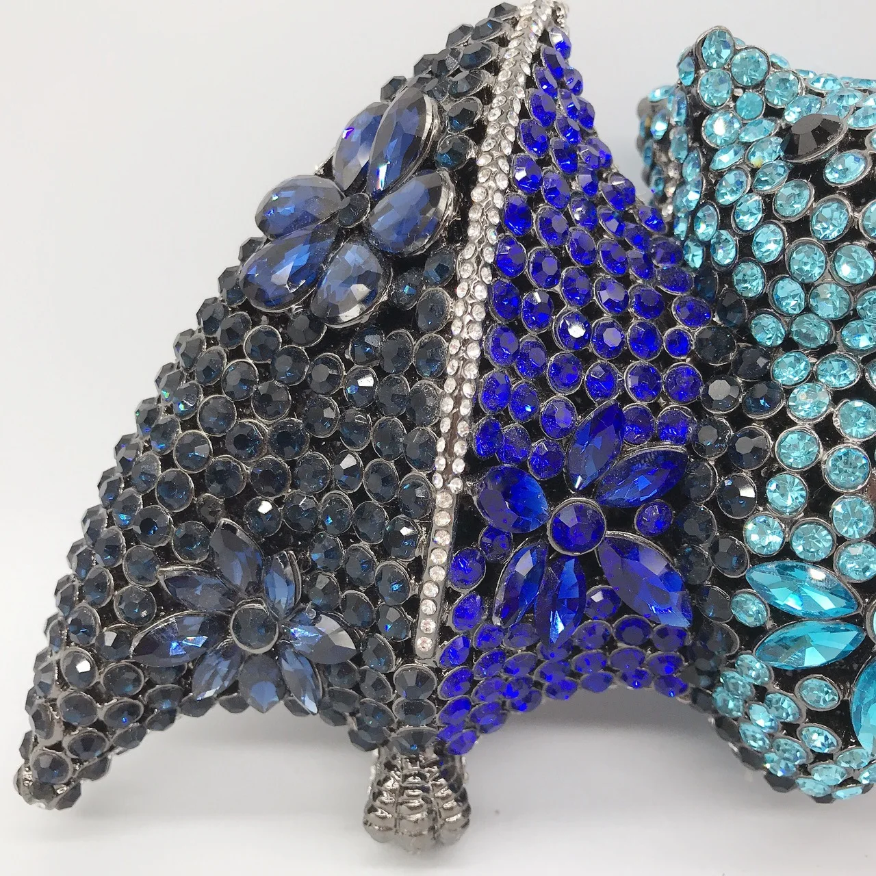 Neue Tiermotiv-Fledermaus-Diamant-Abendtasche, Ausgehöhlte Metall-Strass-Tasche, Fledermaus-Tasche – Detail 7