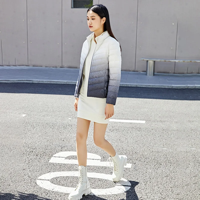 Chericom Kurze Daunenjacke mit Stehkragen und Farbverlauf, versteckte Taschen mit Reißverschluss, schmal geschnittenes Design, leichter Mantel Y289010Y