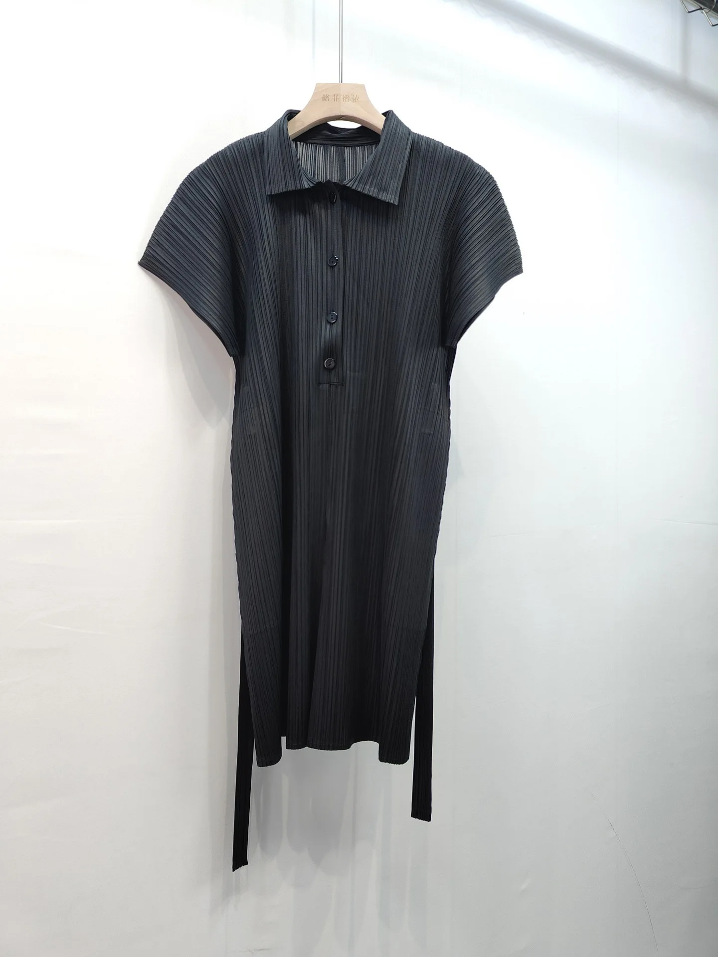 2025 Sommer Neutral Einfache Mode POLO Kragen Einreiher Kurzarm Overall Lose und Dünne Faul Stil