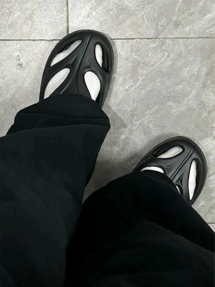 

Модные летние тапочки с открытыми отверстиями, спортивные сандалии на открытом воздухе, дышащая молодежная модная обувь на плоском каблуке из материала EVA