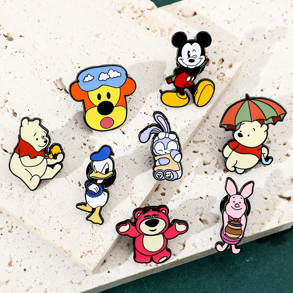 Disney Broschen kreative Cartoon Pooh Ferkel Mickey Donald Ente Metall Pin Abzeichen niedlichen Kinder Urlaub Schmuckstücke Weihnachts geschenk