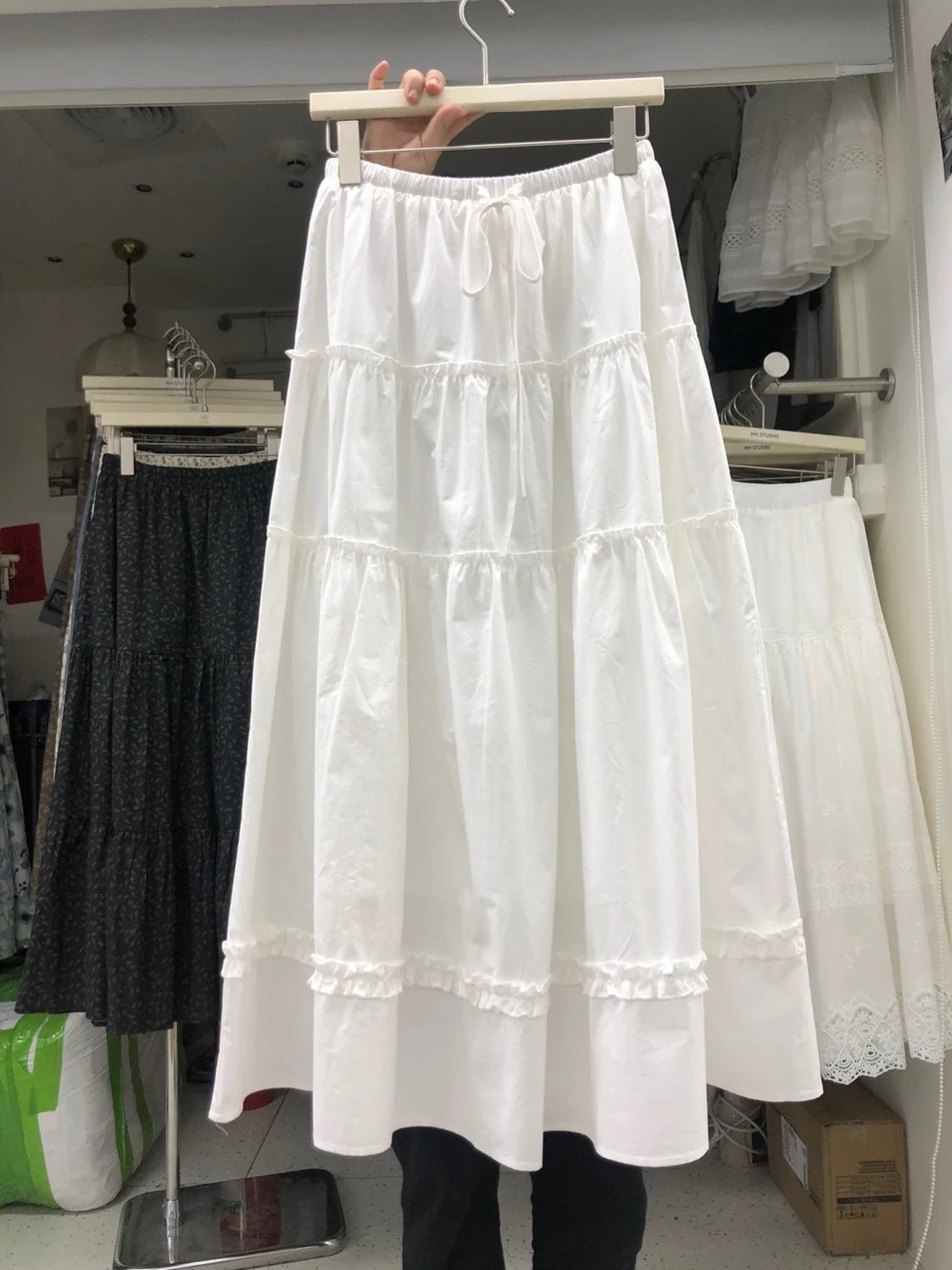 

Весна 2026: Новая длинная юбка А-силуэта с кружевной отделкой, белая хлопковая юбка в клетку для женщин, повседневная одежда