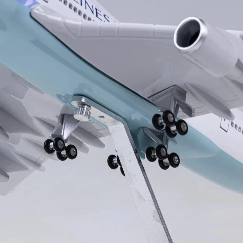 China Airlines Aircraft Model B747 47CM 1/150 Scale Resin Airplane Model With Light And Wheel Landing Gears Plane Home Decor
