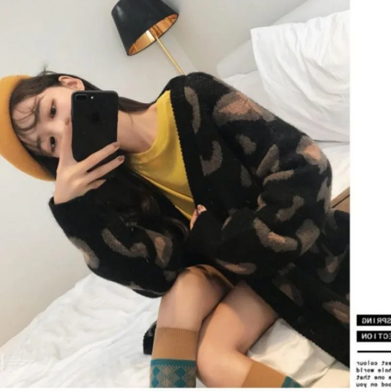 2024 Nuovo maglione da donna con stampa leopardata allentata dimagrante rilassato cappotto cardigan lavorato a maglia con colletto in stile coreano più giovane