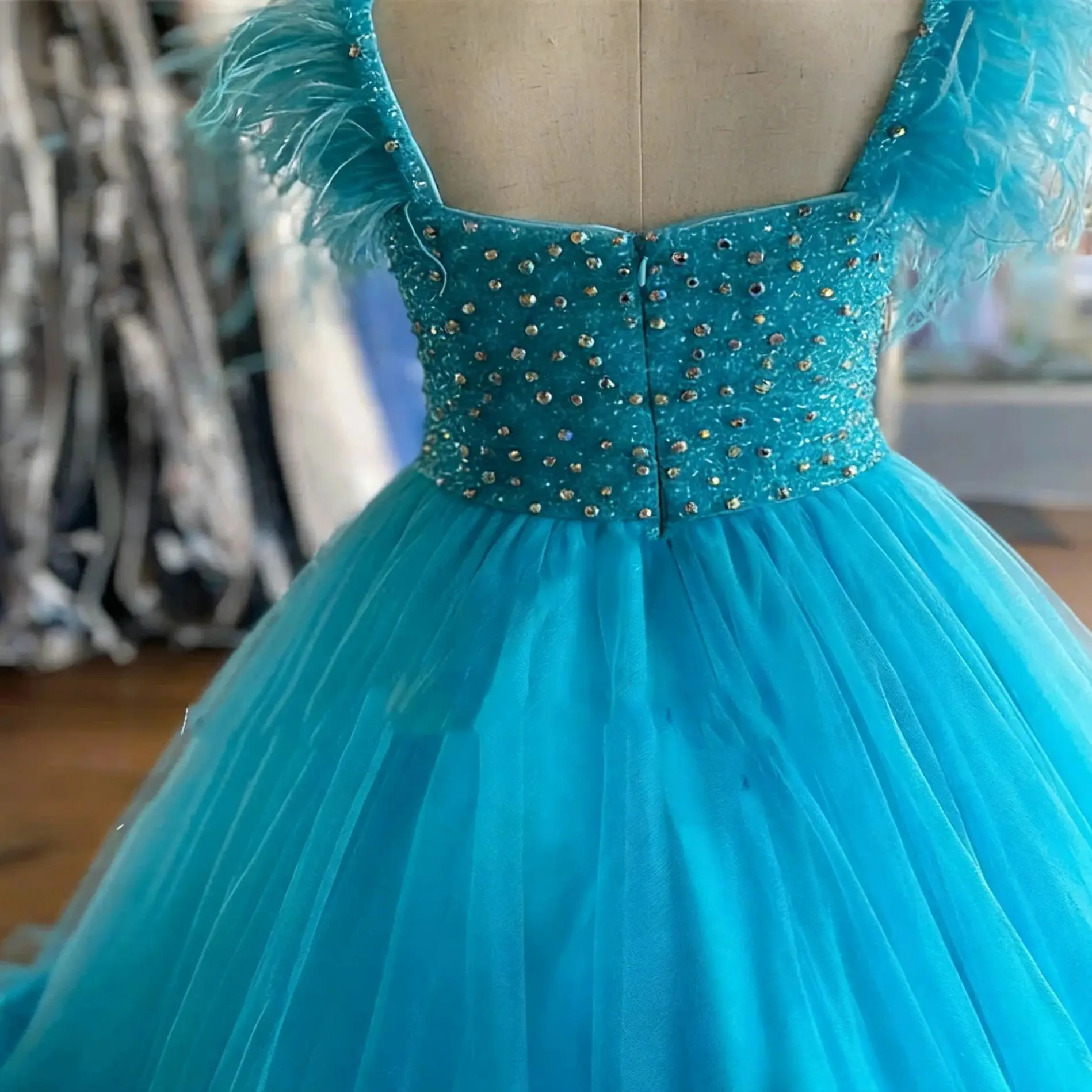 فستان أنيق مخصص لفتاة الزهور بدون أكمام مطرز بالخرز من التول المتدرج تنانير الأميرة فستان المسابقة ثوب التواصل الأول