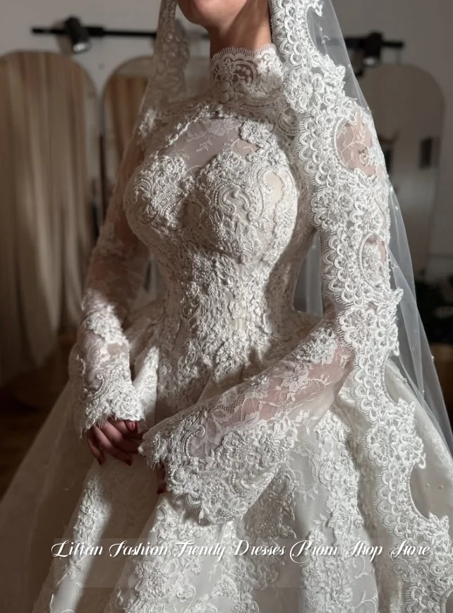 Individuell besticktes und bedrucktes muslimisches Hochzeitskleid mit Spitzenbesatz, Stickerei, A-Linien-Rock, Brautkleid, islamische Braut, Kirche, Hochzeit