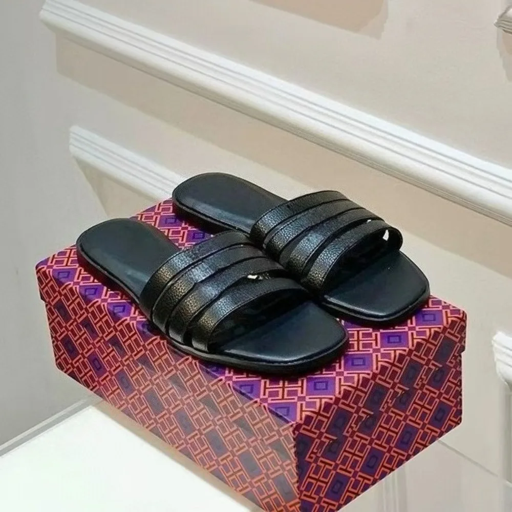 

2026 Spring Summer New Women's Square Toe Open Toe Flat Slides Single Strap Sandals Non-Slip Outdoor Slippers All-Matching Coastal Grandmother Aesthetic Resort Wear Shoes Breezy Open-Toe Design Lightweight Insole for Women Girls Beach Pool Party