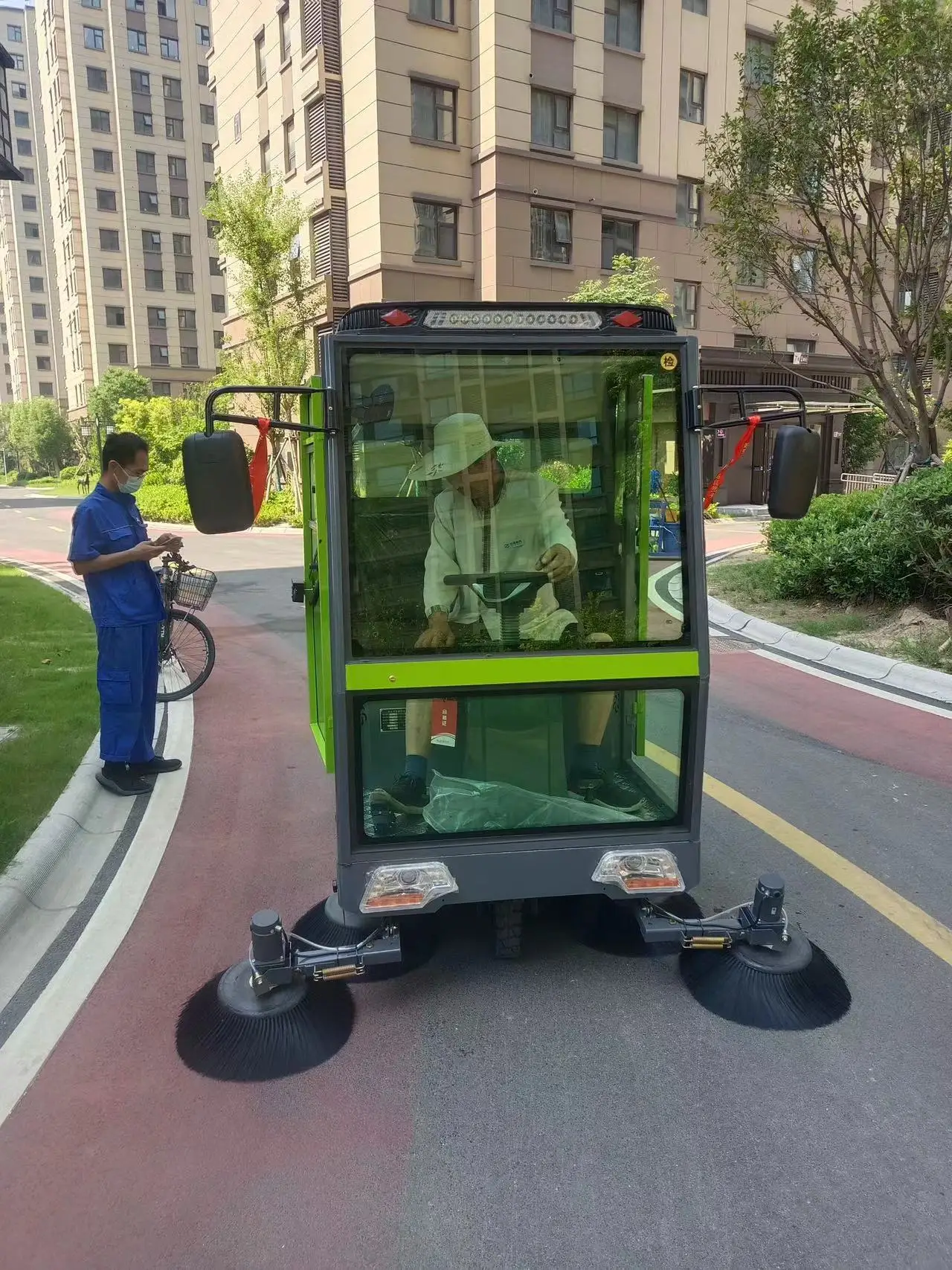 Working 5 Hours Sweeping Width2000mm Road Cleaning Industrial Electric Street Ride on Collector Loader Sweeper