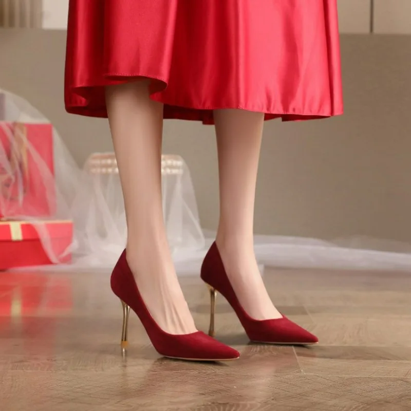 

Тенденция 2025 года, женские туфли-лодочки телесного цвета, женская обувь с неглубоким носком, модная офисная рабочая красная обувь для свадебной вечеринки, женские туфли на высоком каблуке