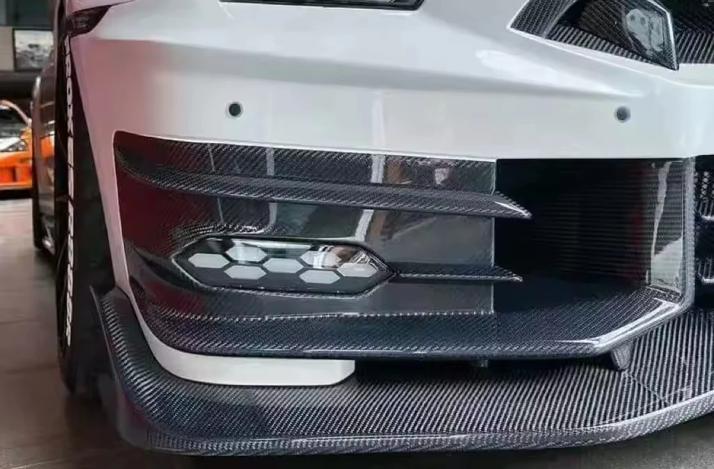 2024 New High Quality Top-seret Style Body Kit for  R35 Front Bumper & Lip Upgrade with LED Lamp and Easy Installation