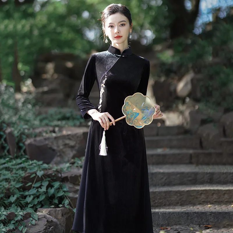 Embroidered Black Velvet Aodai Mom Chinese Style Improved Cheongsam Women's Retro Long Sleeve Dress Autumn/Winter Dress Qipao