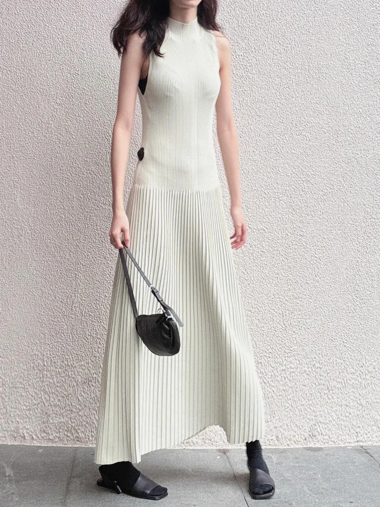 

Трикотажное плиссированное платье миди без рукавов для женщин, однотонное минималистичное летнее платье, повседневное шикарное платье