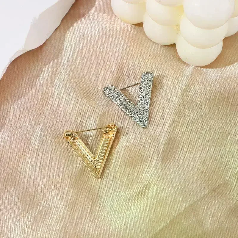 1/2 قطعة حجر الراين الكريستال رسالة الخامس بروش المرأة الإنجليزية الأبجدية بروش دبوس الصدار للجنسين طوق مجوهرات الملابس حقيبة ديكور هدية #1