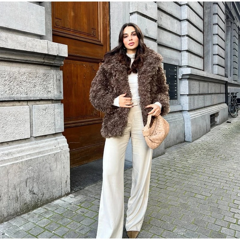 

Women Brown Teddy Curly Faux Fur Short Coats Lapel Full Sleeve Fluffy Loose Jackets 2025 Winter New Lady Daily Street Overcoat