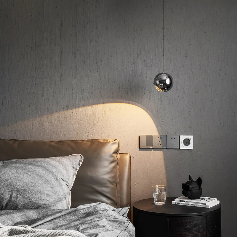 رفع وقابل للسحب، وبساطة حديثة وإحساس راقي، وجانب سرير غرفة النوم الراقية، وثريا صغيرة بسلك معلق