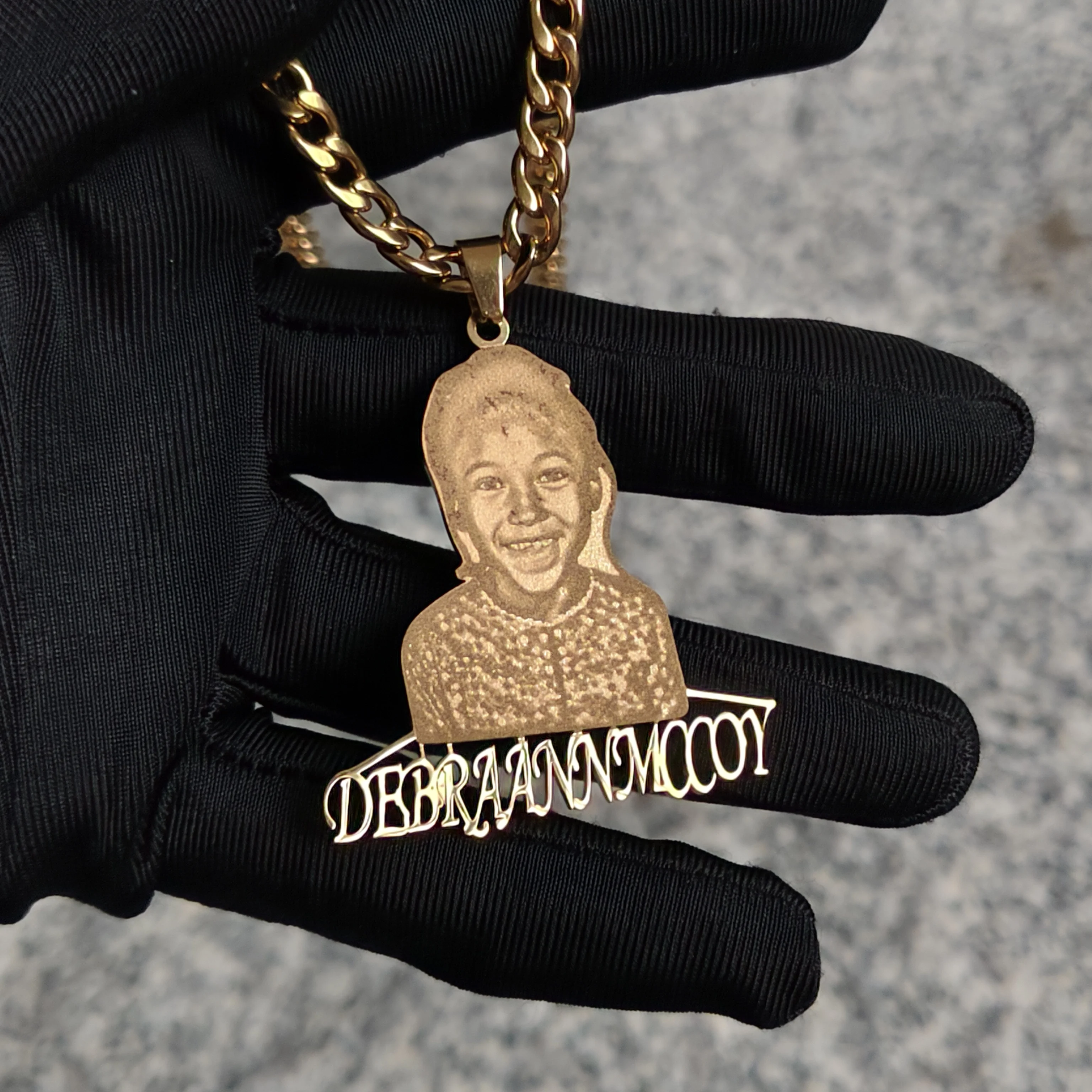

DHQH Wholesale Customized Name Photo Necklace Personalized Letter Photo Pendant Stainless Steel Necklace Factory Direct Sales